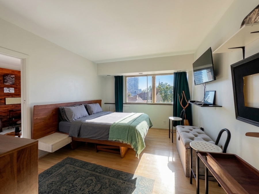1 Bedroom Property for Sale in Sea Point Western Cape